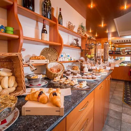 Andossi 4* מאדסימו